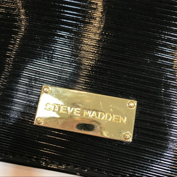 Steve Madden Black patent vegan leather wristlet - Picture 5 of 5